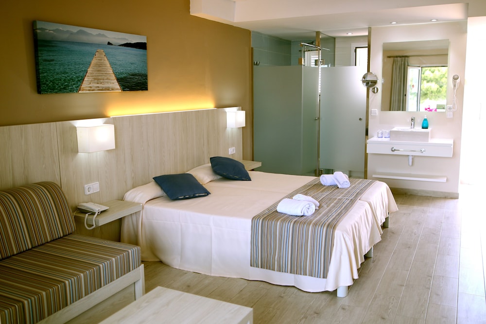 

Milano - Santanyi - Hotel Club Es Talaial