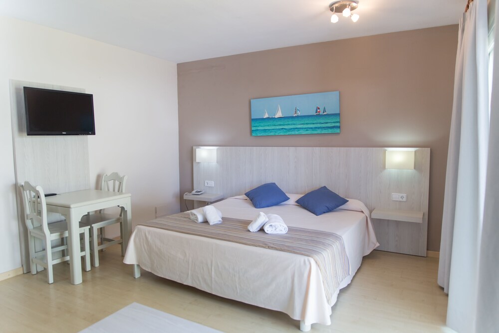 

Milano - Santanyi - Hotel Club Es Talaial