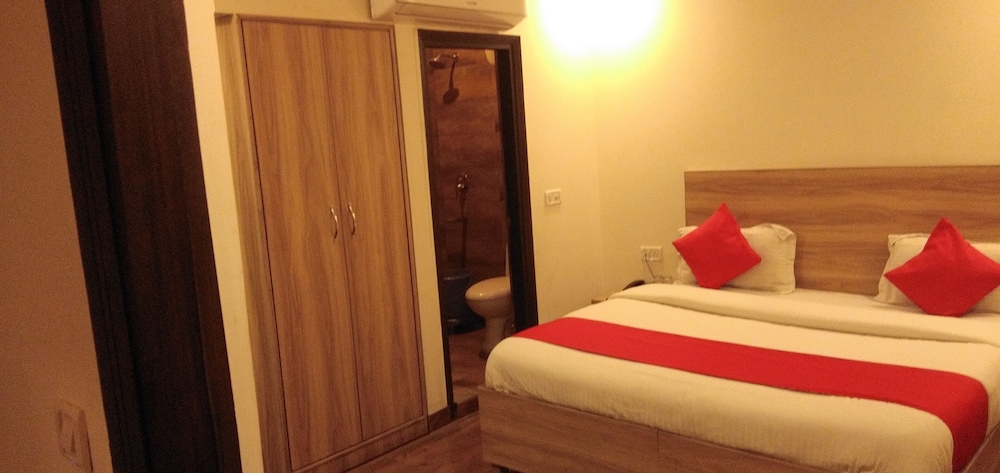 

Milano - New Delhi - Hotel Aerocity Golden
