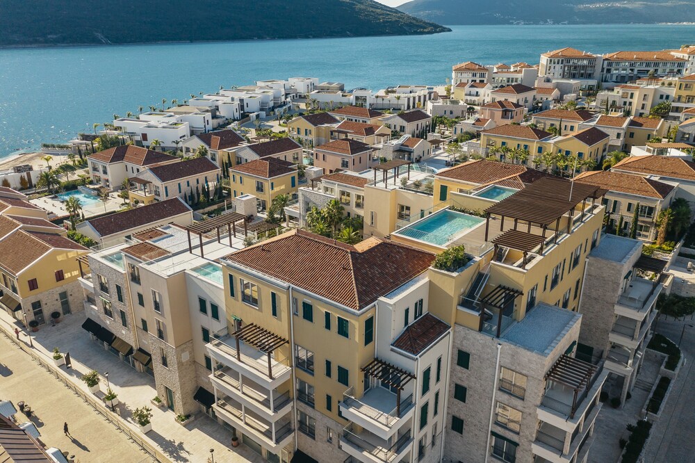 

Milano - Luštica - Portonovi Resort