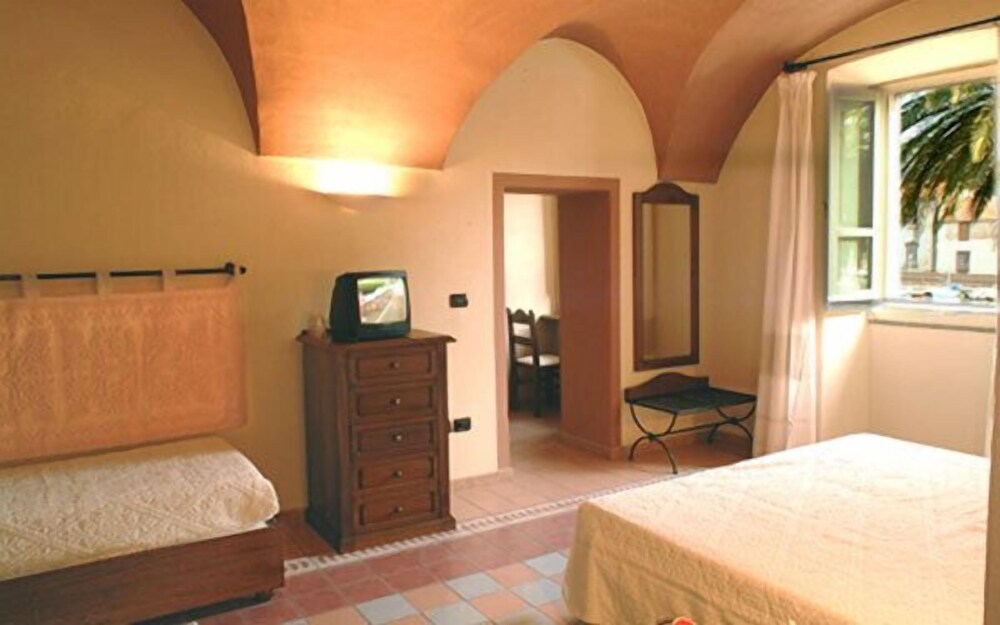

Bologna - Magomadas - Corte Fiorita Albergo Diffuso