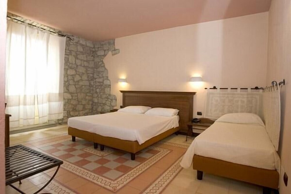 

Milano - Bosa - Corte Fiorita Albergo Diffuso