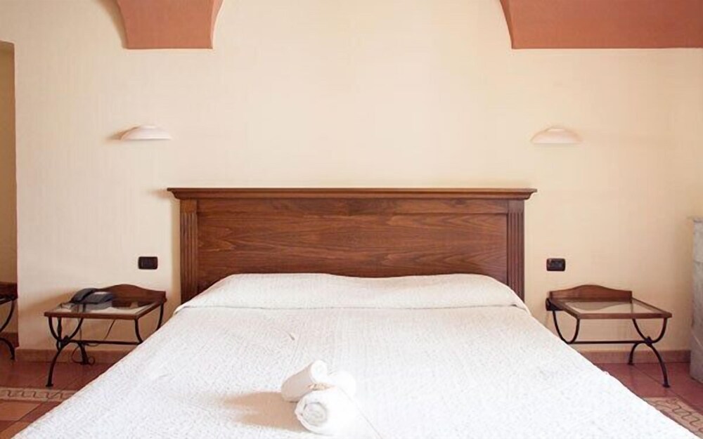 

Bologna - Tresnuraghes - Corte Fiorita Albergo Diffuso