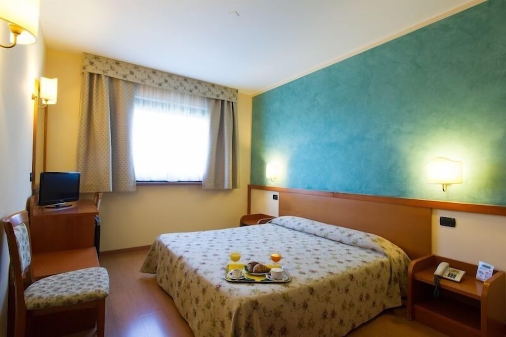 

Lamezia Terme - Siena - Sangallo Park Hotel