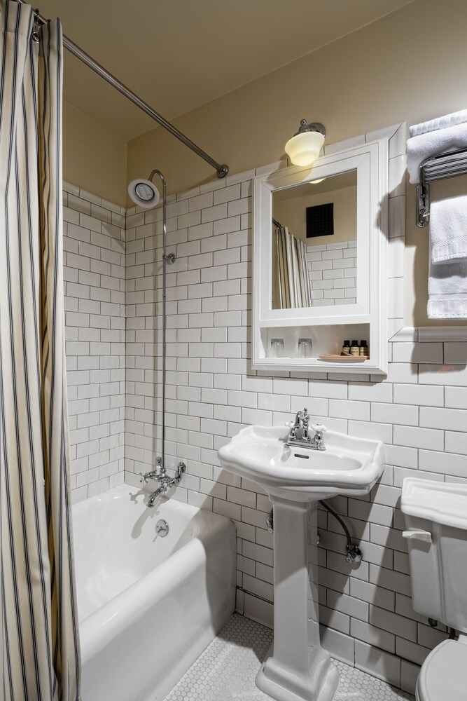 

Napoli - West Hollywood - Normandie Hostel