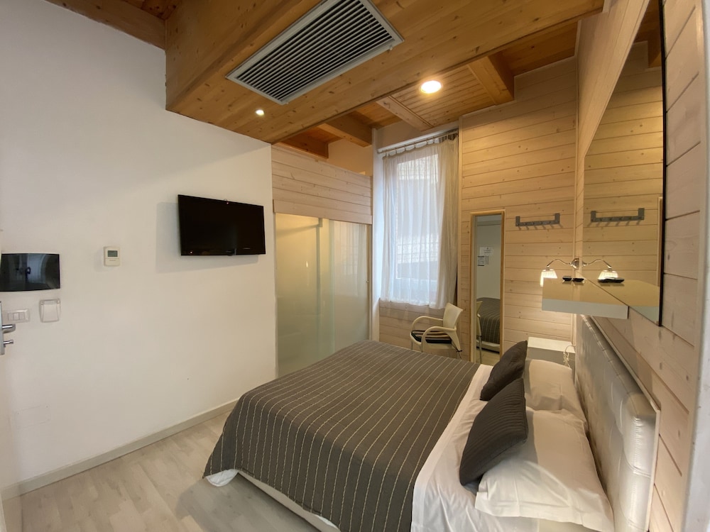

Milano - Foggia - Residenze Romano Ristorante & SPA albergo diffuso - WHITE