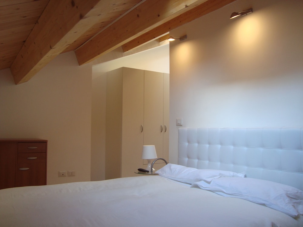 

Venezia - Foggia - Residenze Romano Ristorante & SPA albergo diffuso - WHITE