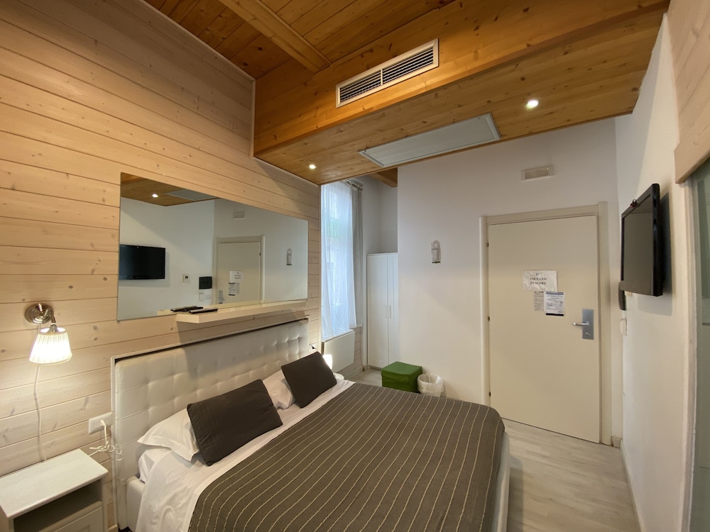 

Napoli - Foggia - Residenze Romano Ristorante & SPA albergo diffuso - WHITE