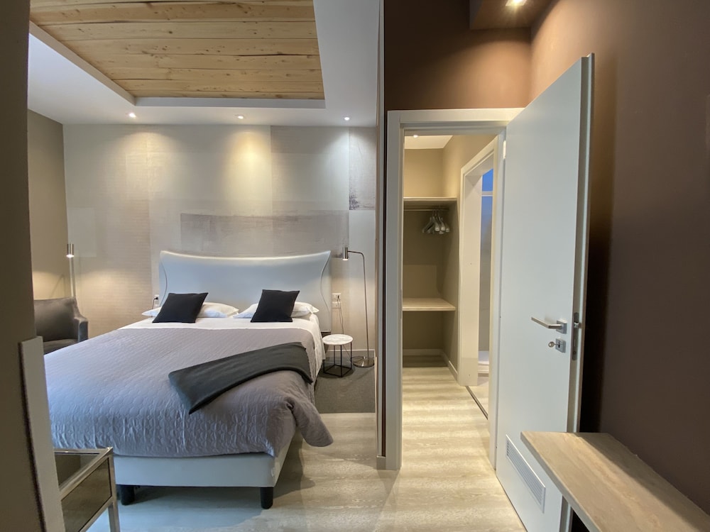 

Bari - Foggia - Residenze Romano Ristorante & SPA albergo diffuso - WHITE