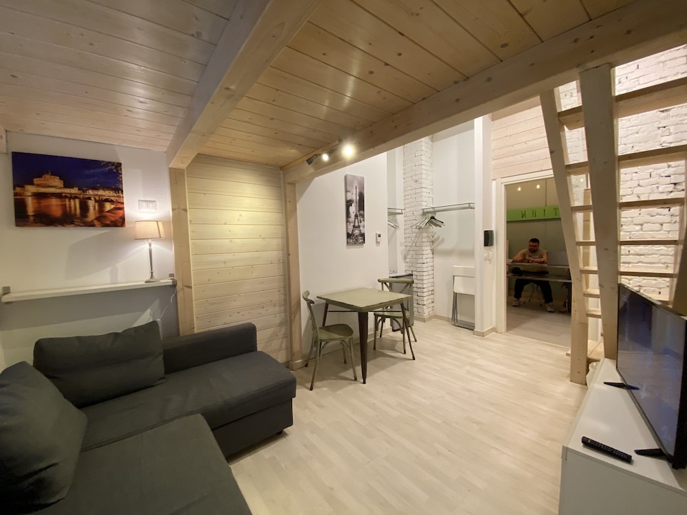

Trieste - Foggia - Residenze Romano Ristorante & SPA albergo diffuso - WHITE