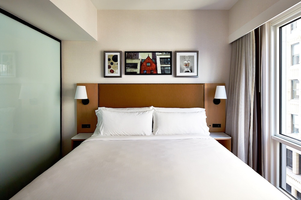 

Cagliari - Brooklyn (NY) - Hotel Indigo NYC Financial District