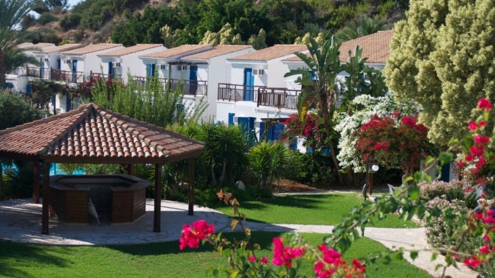 

Milano - Pissouri - Hylatio Tourist Village