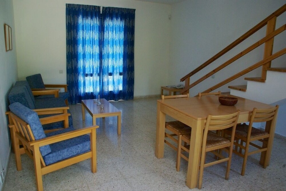 

Roma - Pissouri - Hylatio Tourist Village
