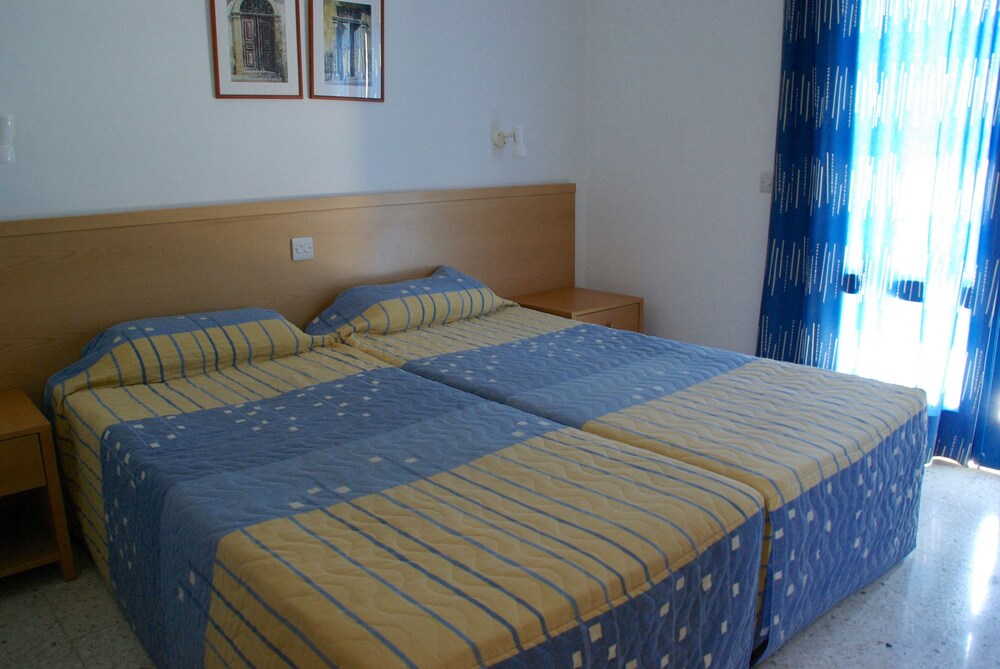 

Milano - Pissouri - Hylatio Tourist Village