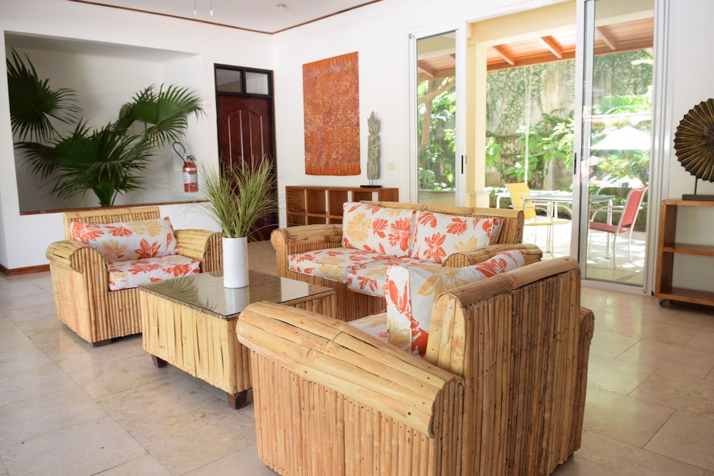 

Bari - Sámara - Montelaguna Boutique Hotel