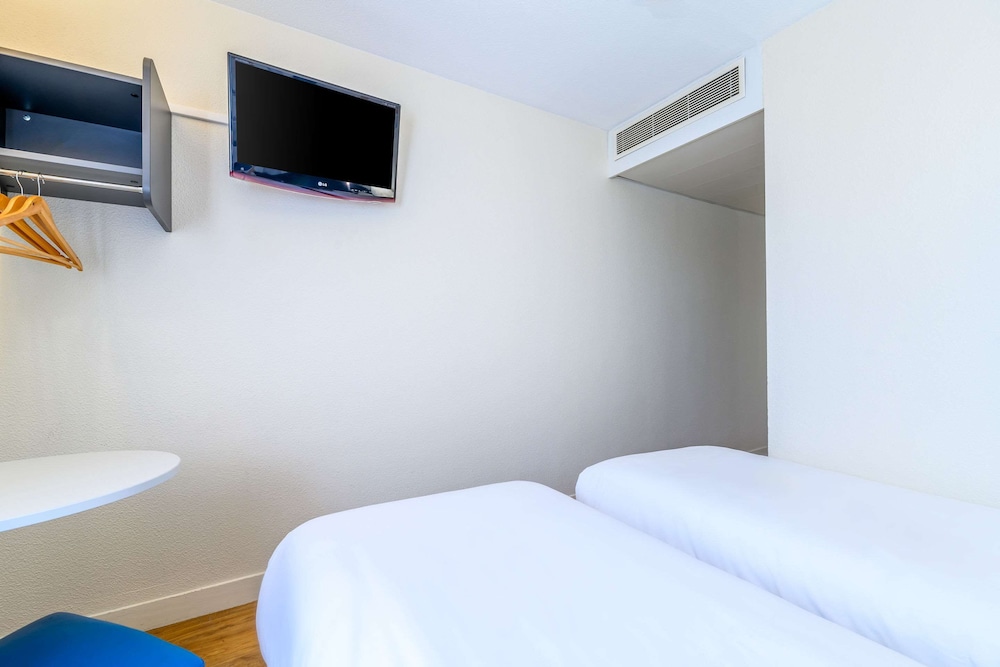 

Cagliari - Ivry-sur-Seine - Comfort Hotel Paris Porte d'Ivry