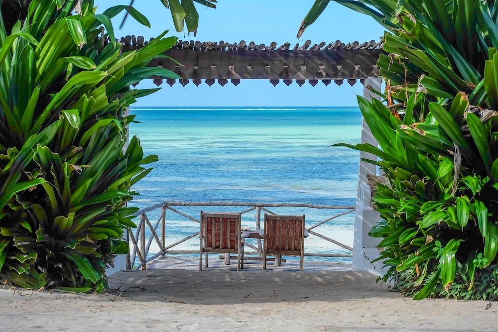 

Bologna - Kiwengwa - Seasons Lodge Zanzibar