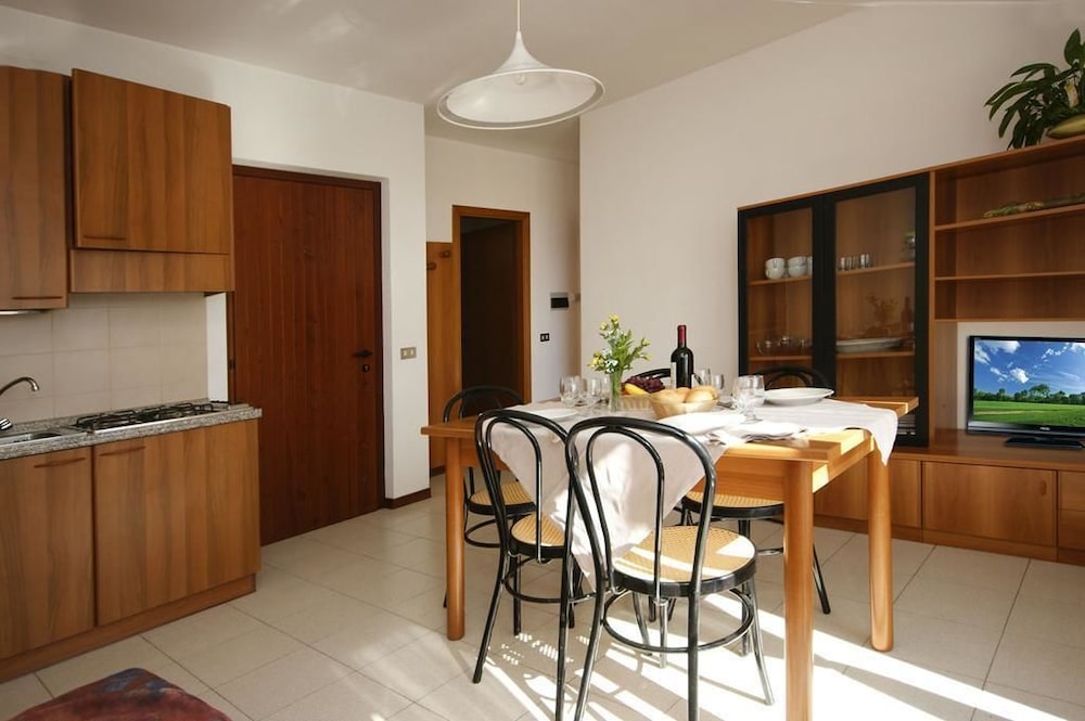 

Bari - Gargnano - Hotel Residence La Rotonda