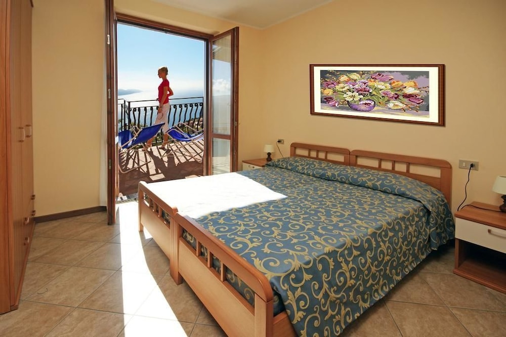 

Napoli - Malcesine - Hotel Residence La Rotonda