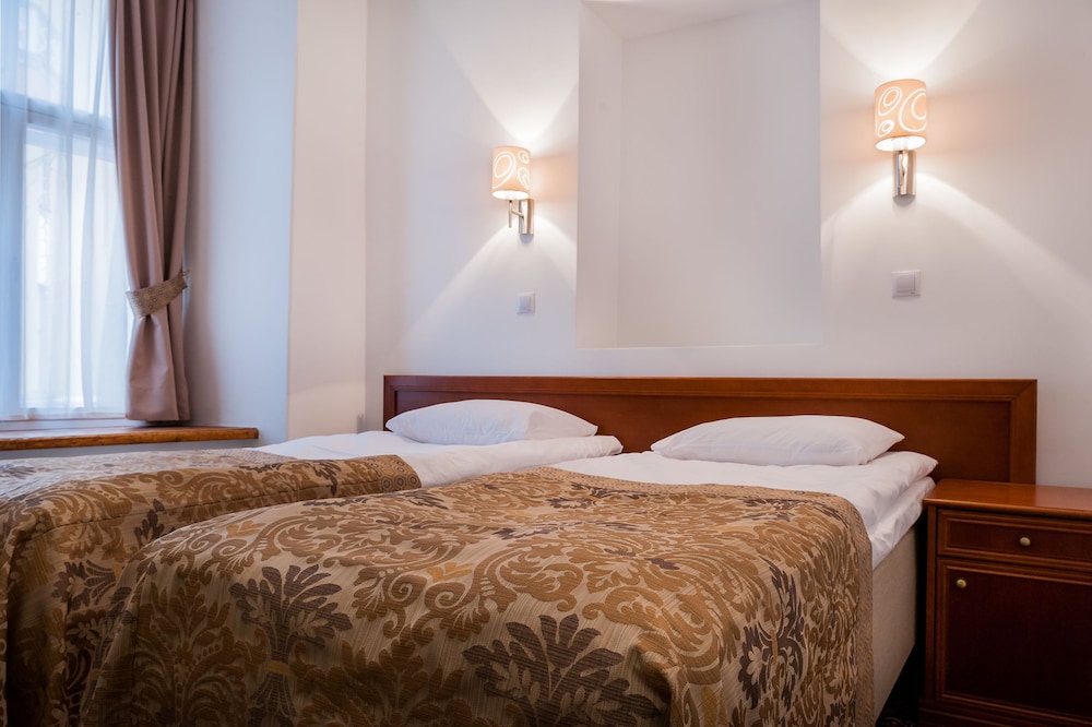 

Milano - Peetri - Three Crowns Residents