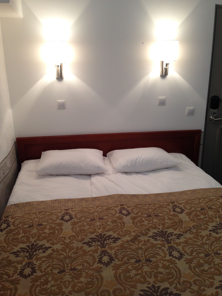 

Firenze - Peetri - Three Crowns Residents