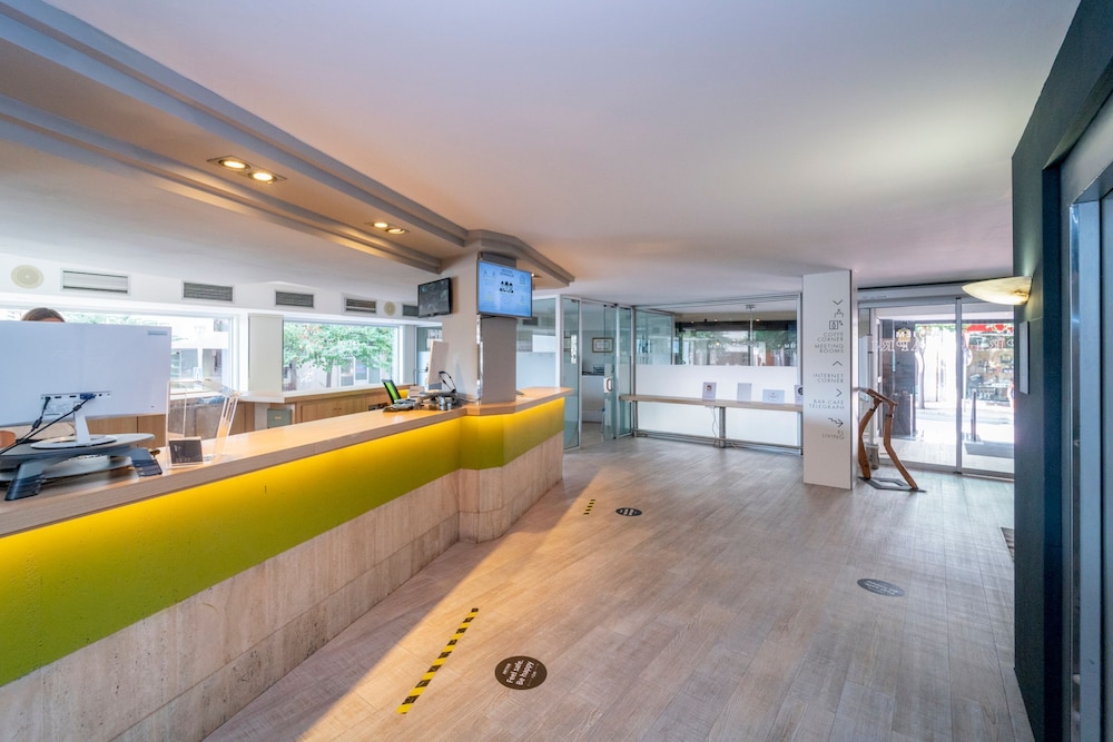 

Napoli - Mahon - ARTIEM Capri Hotel