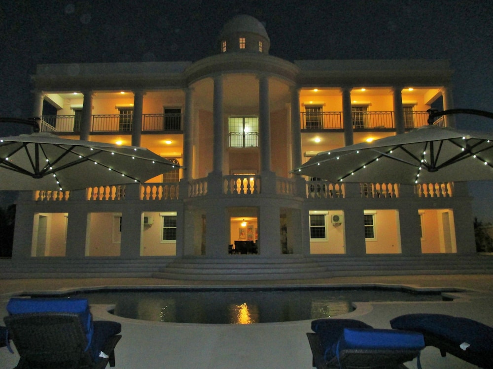 

Venezia - Gambier Village - Ocean West Boutique Hotel