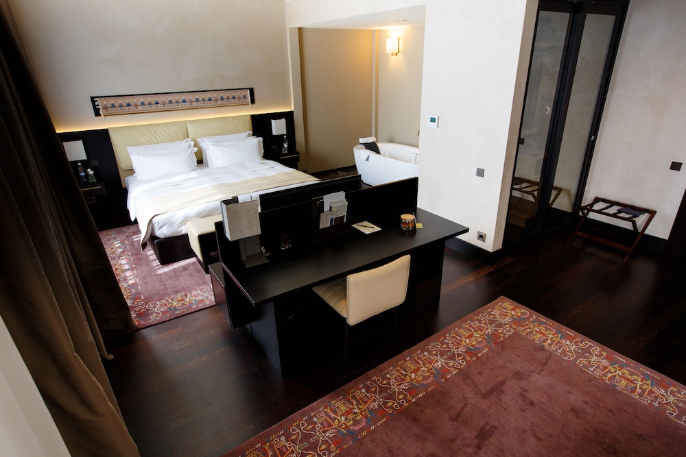 

Milano - Chişinău - BERDS Chisinau MGallery Hotel Collection