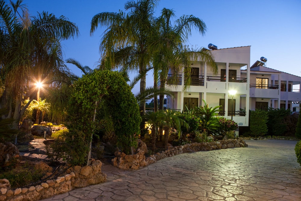 

Bari - Pefkos - Coliseum Studios & Apartments