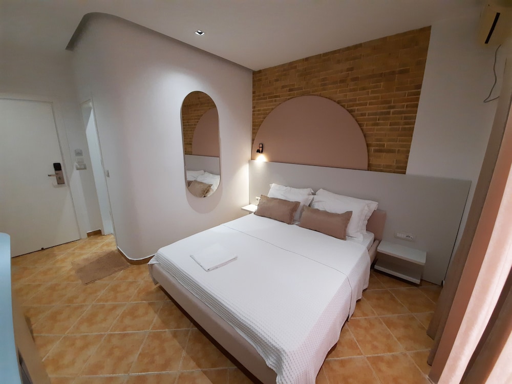 

Bari - Sarandë - Hotel Piccolino