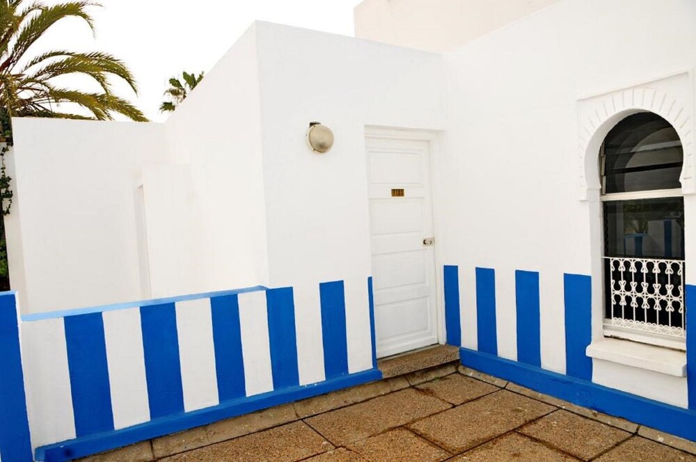 

Napoli - Inezgane - Appart-Hôtel Tagadirt