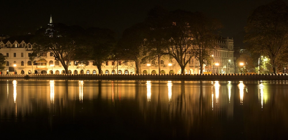 

Milano - Kandy - Queen's Hotel