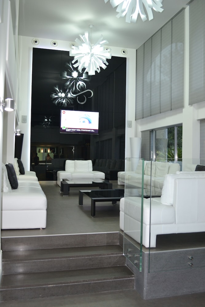 

Milano - Brusciano - HOTEL QUADRIFOGLIO