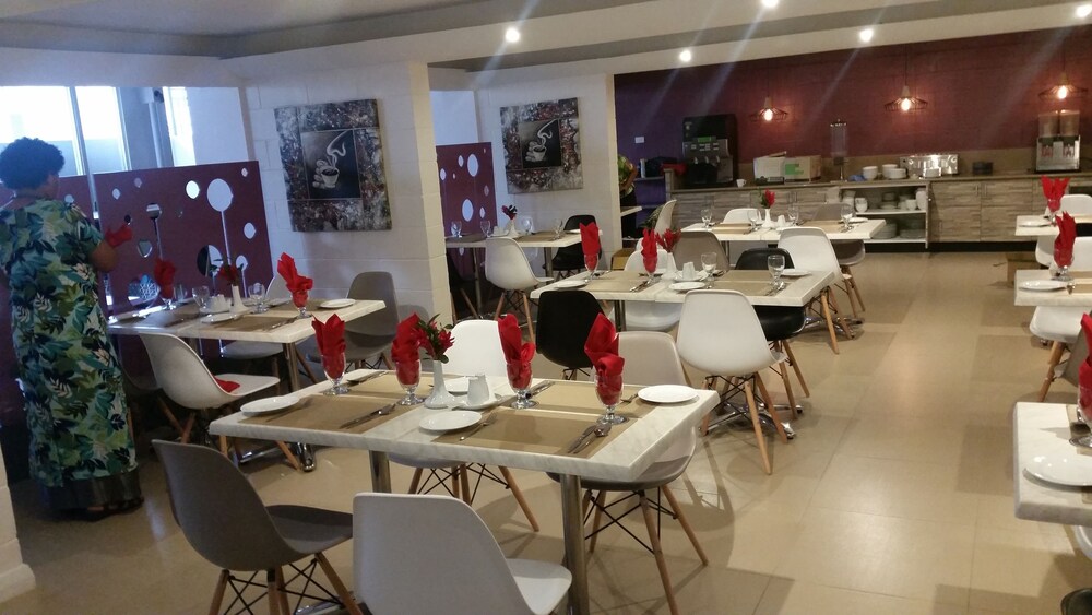

Milano - Suva - Peninsula International Hotel