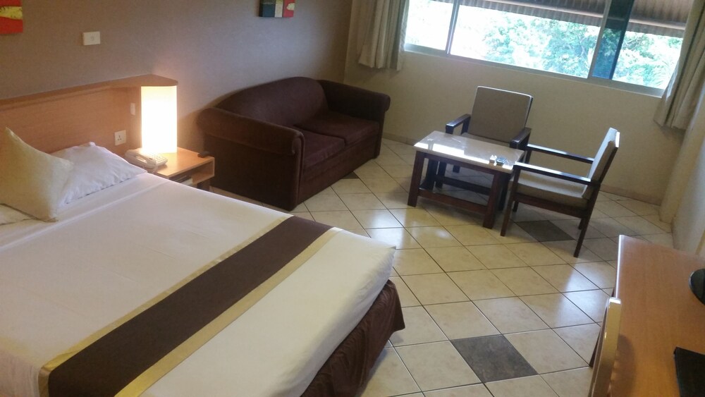 

Milano - Suva - Peninsula International Hotel