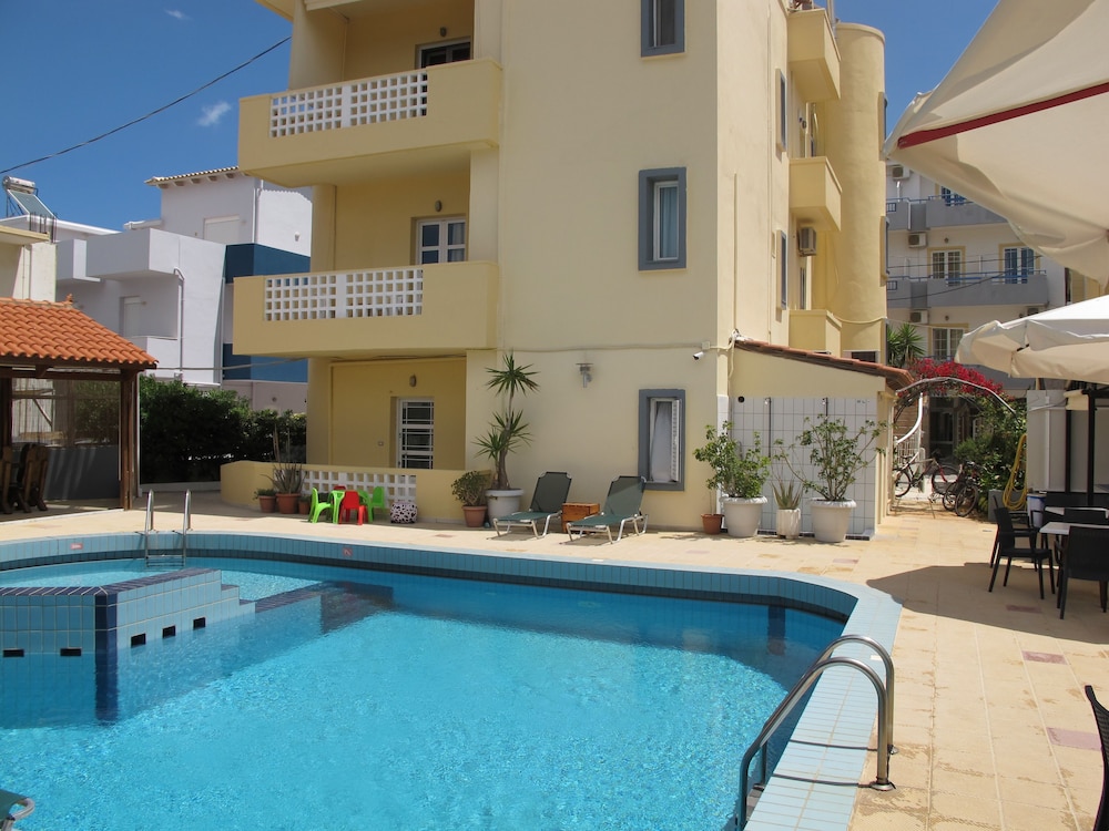 

Bari - Heraklion - Albatross Apartments