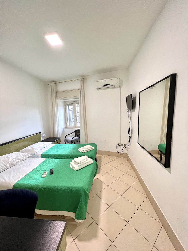 

Genova - Siracusa - Hotel Como