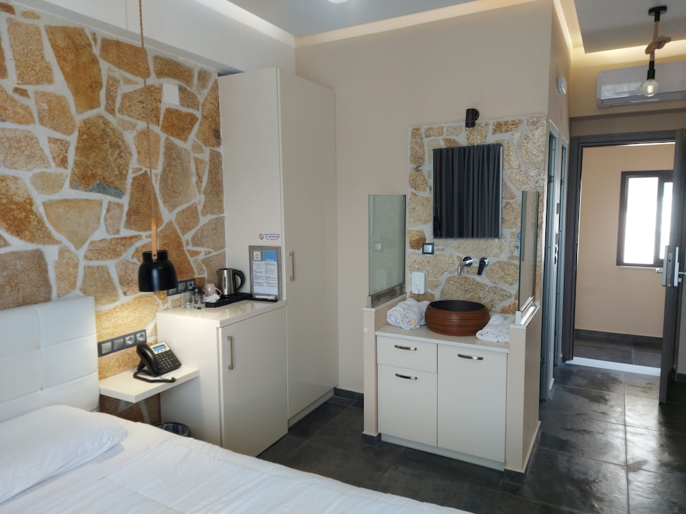 

Pisa - Heraklion - The Santo George Beach Resort