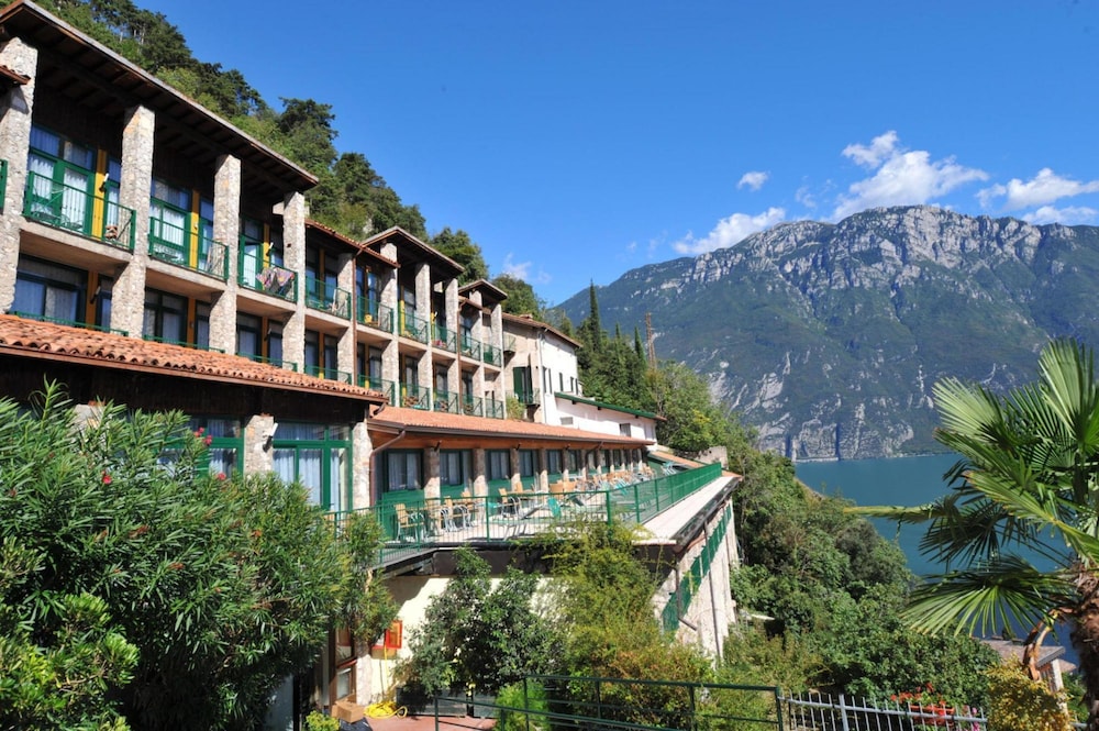 

Milano - Limone sul Garda - Centro Vacanze La Limonaia