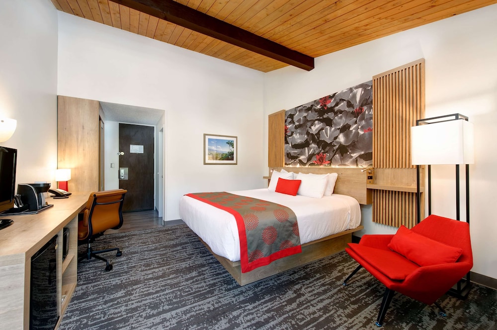 

Milano - Santa Barbara - Ramada By Wyndham Santa Barbara