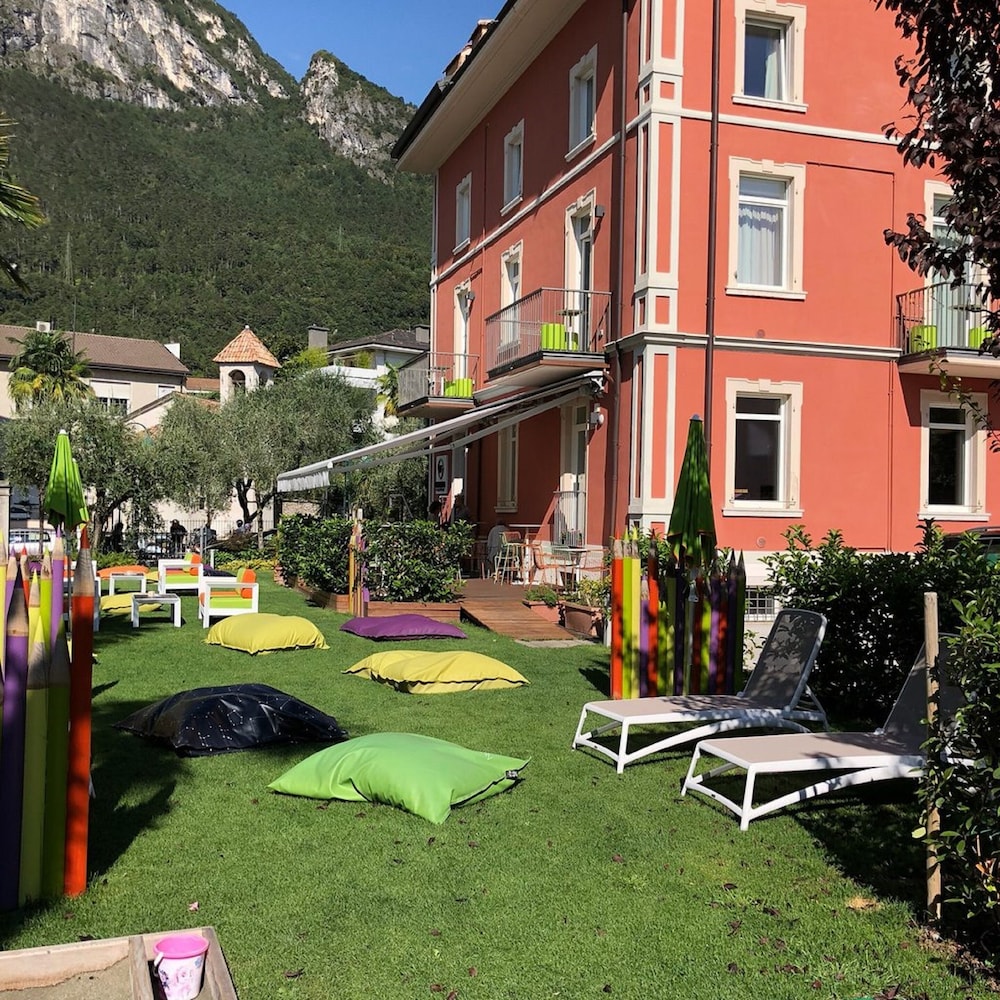 

Milano - Limone sul Garda - Holiday IV Gardan