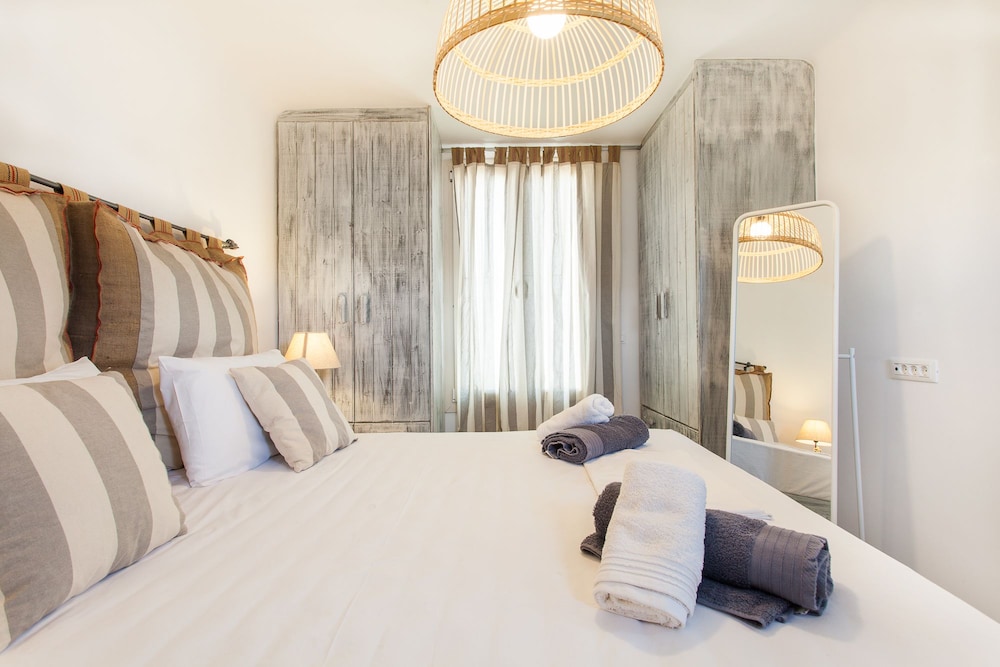 

Bologna - Ftelia - Olive Mykonos Villas
