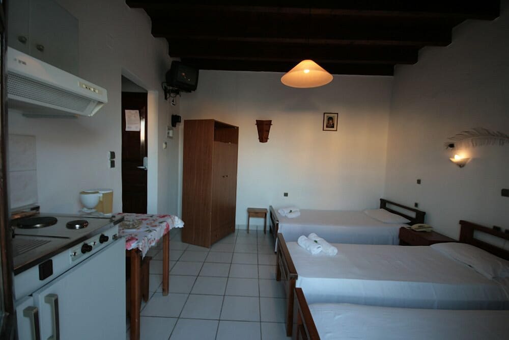 

Roma - Soúda - Chania Rooms