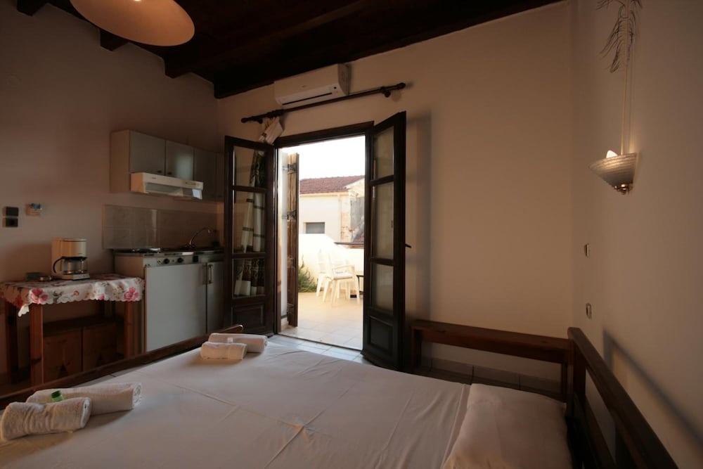 

Verona - Soúda - Chania Rooms