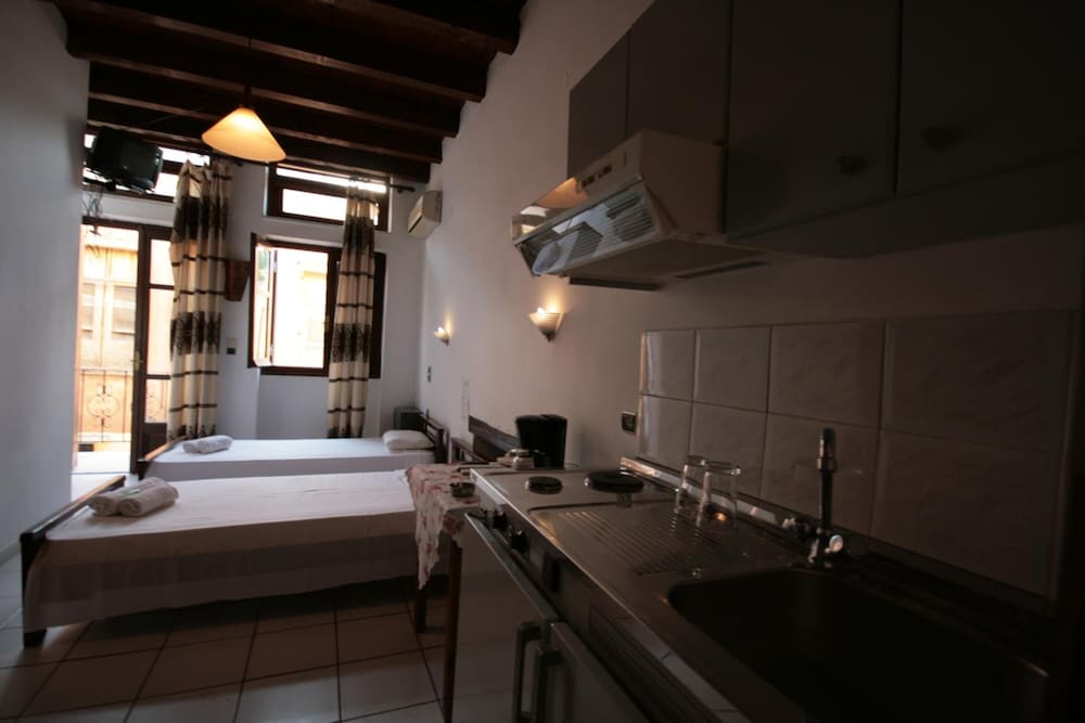 

Brindisi - Agia Marina Nea Kydonias - Chania Rooms