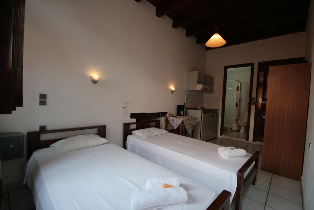 

Brindisi - Soúda - Chania Rooms