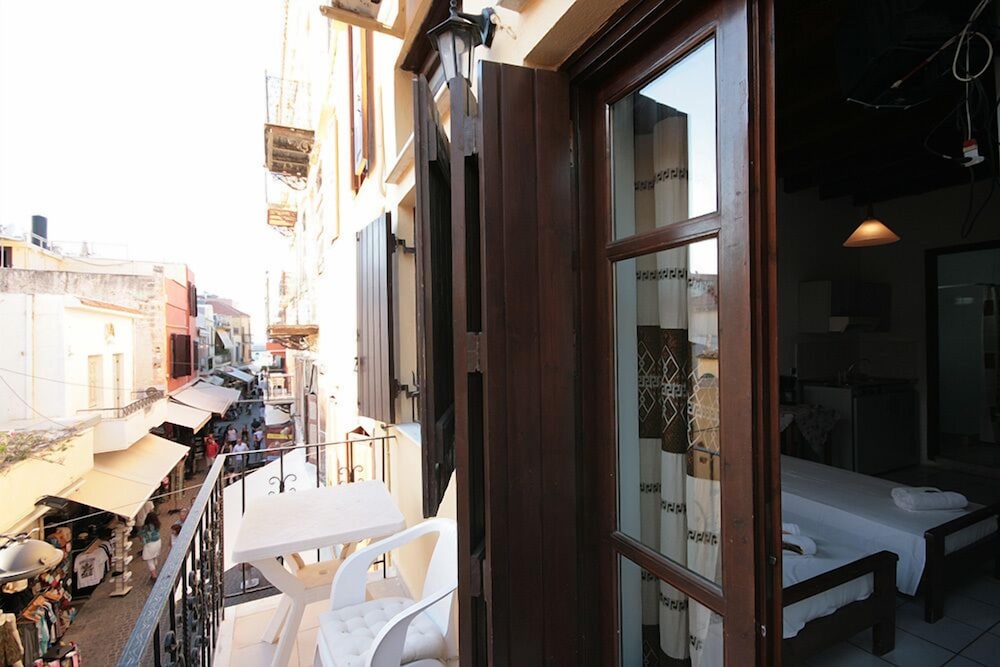 

Bari - Soúda - Chania Rooms