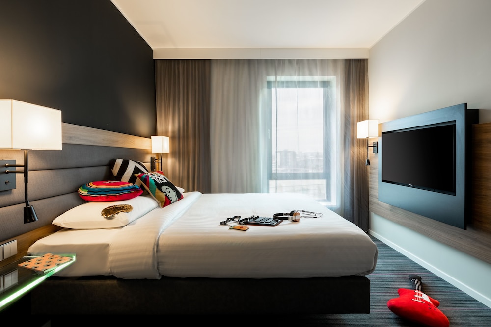 

Venezia - West Drayton - Moxy London Heathrow Airport