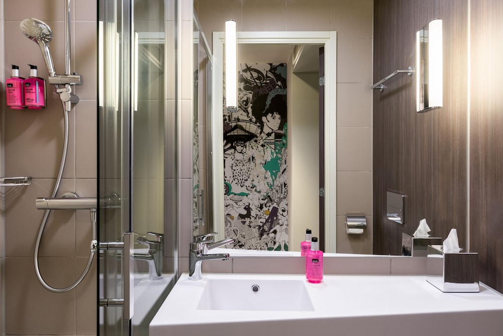 

Bologna - Uxbridge - Moxy London Heathrow Airport