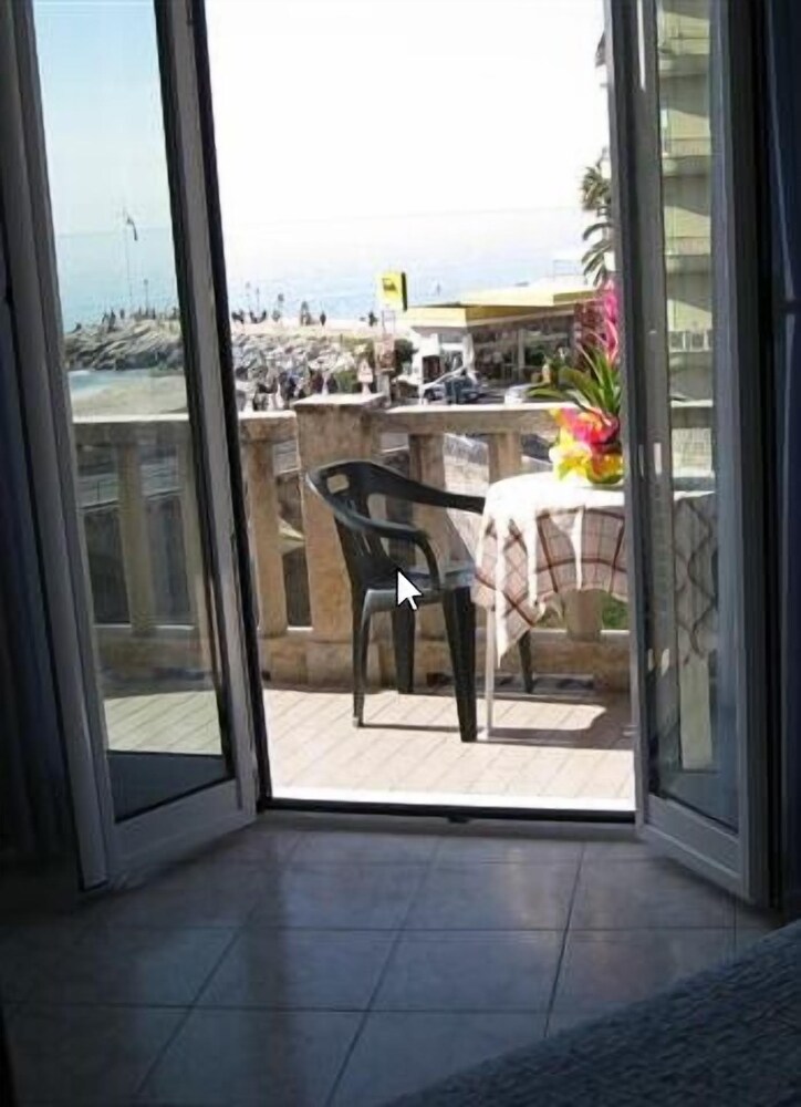 

Milano - Liguria, Mare Italia - Hotel Corallo